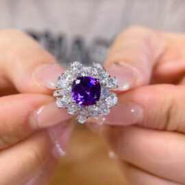 3克拉培育紫色蓝宝色3高级名媛风重工太阳花戒指方形指环气质紫晶