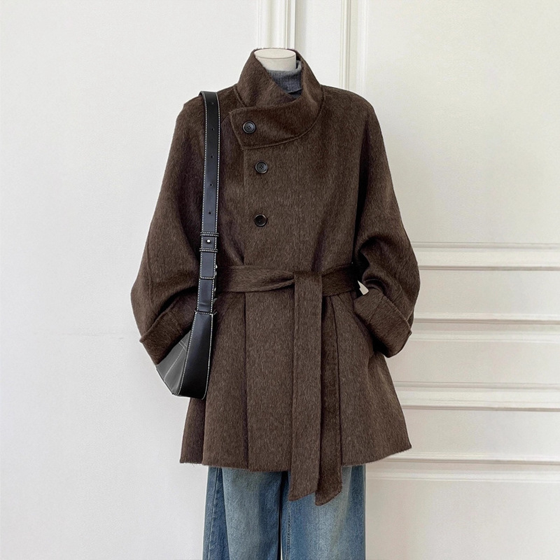 2025 Winter New Style Petite Hepburn-Style Elegant Stand-Collar Korean-Style Woolen Coat Trendy Woolen Overcoat for Women 2025 Winter New Style Petite Hepburn-Style Elegant Stand-Collar Korean-Style Woolen Coat Trendy Woolen Overcoat for Women