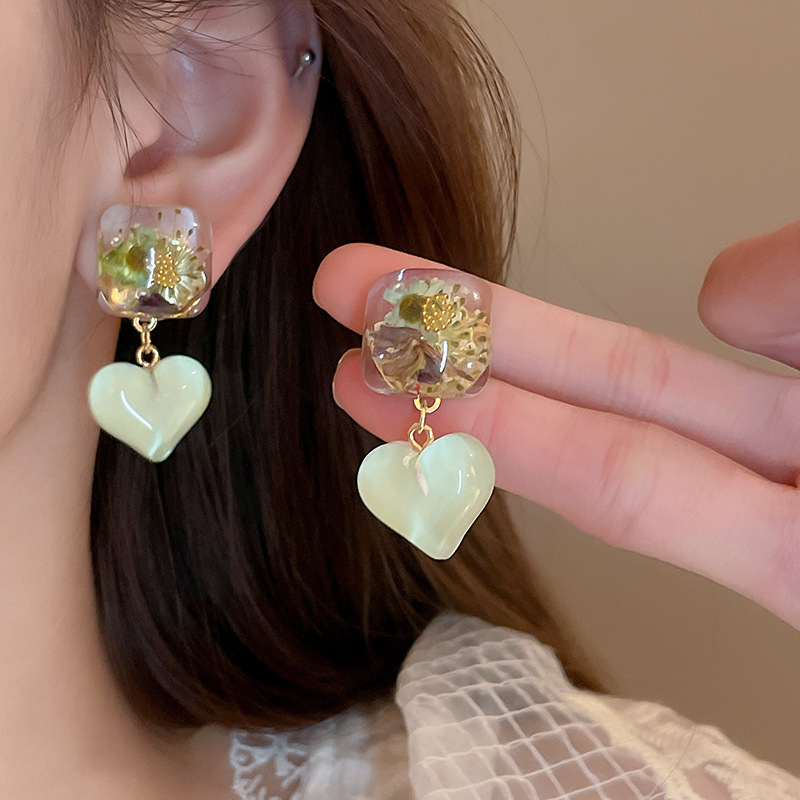 Holiday, Daily Occasion Alloy Material 1 Pair Simple Style Heart Shape Enamel Alloy Drop Earrings