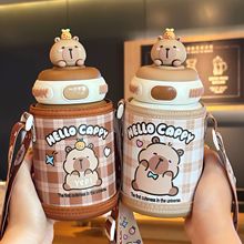 儿童保温杯男女学生2025新款卡皮巴拉上学专用杯套背带吸管水杯子