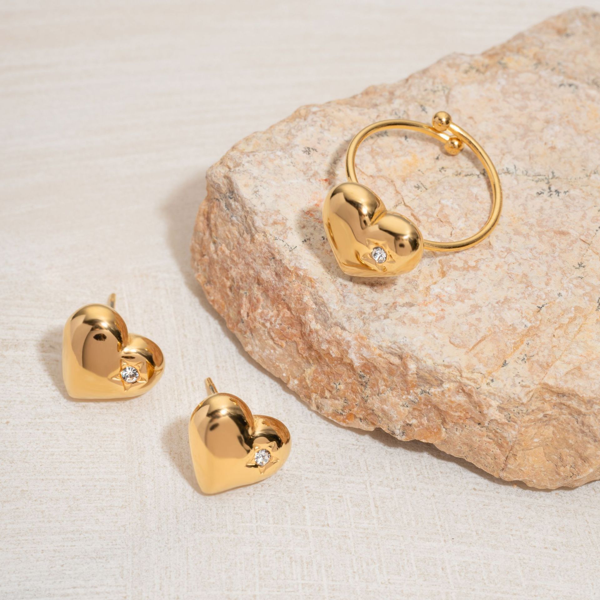 Sieradenset k gold oorstekers hart en ring elegant voor dames_voghion.com