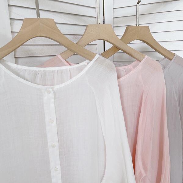 Retro shirt with a round collar
