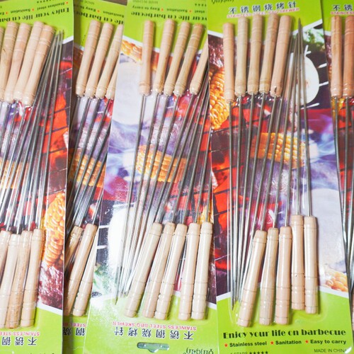 Original manufacturer's ten-piece stainless steel wooden handle barbecue skewers, barbecue-specific kebab skewers for lamb meatballs, outdoor meat skewers