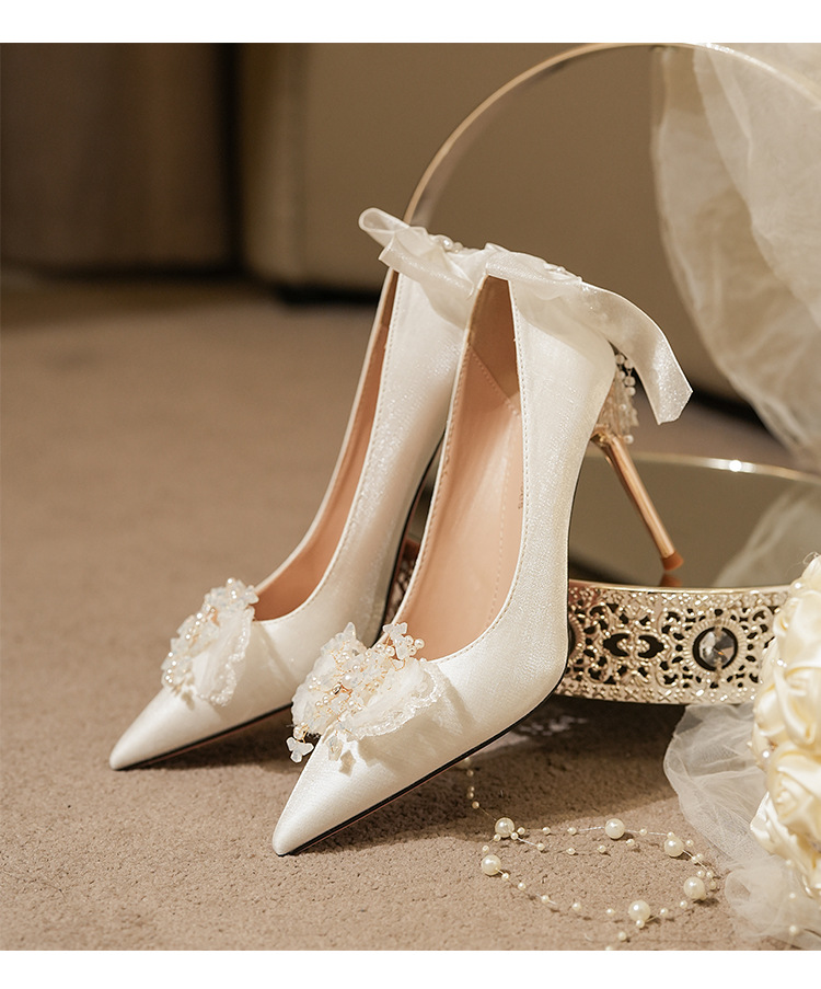 2024 Novi svileni čevlji z pentljo Water Diamond Beli čevlji z visoko peto za ženske poročne bankete in čevlji za družice_voghion.com