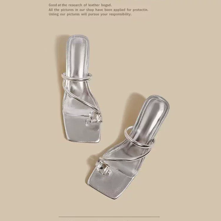 Женские туфли на массивном каблуке с кристаллами и стразами, без застежки, сексуальные и универсальные, стройнящие, серебристо-металлические.