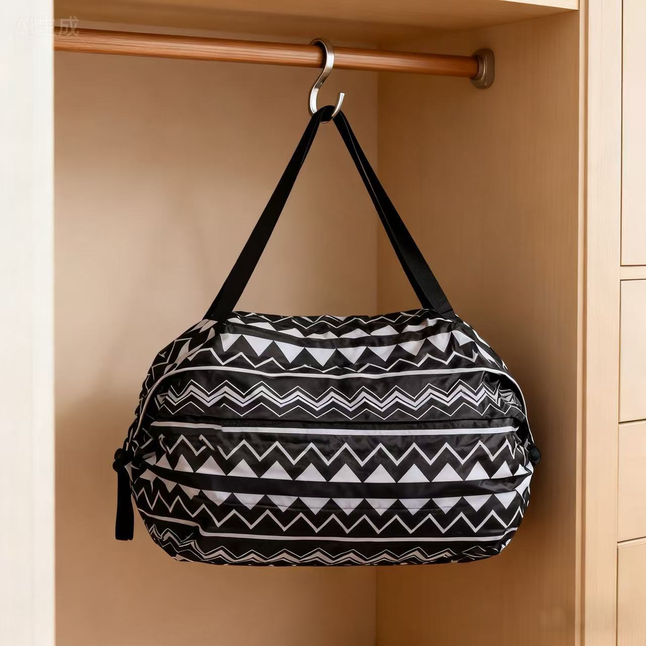 세련된 삼각 곡선형 접이식 아코디언 백 50*35CM