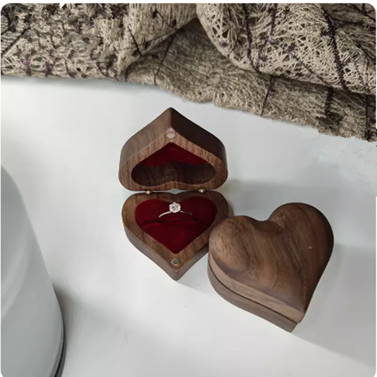 Caja de anillo creativo en forma de corazón romántico pareja Nogal Negro madera anillo de amor caja de almacenamiento de joyería de madera maciza