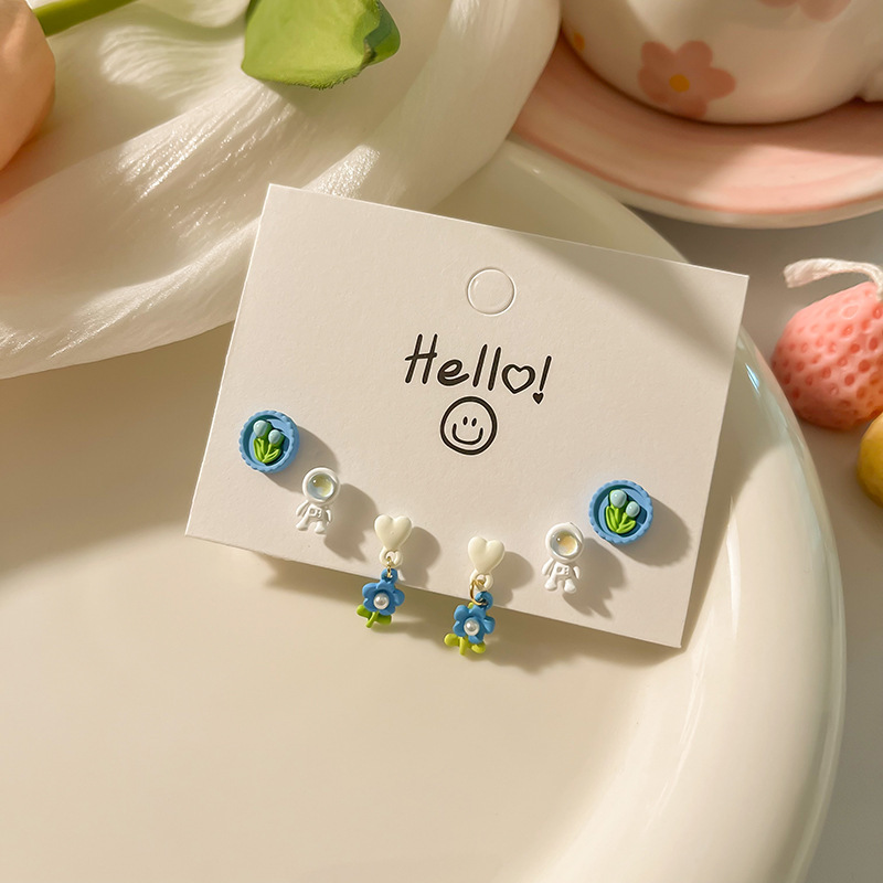 Juego de pendientes de aguja plateados, sencillos y compactos para mujer, pendientes geométricos en forma de corazón, bonitos, dulces y versátiles, venta al por mayor para puestos de mercado