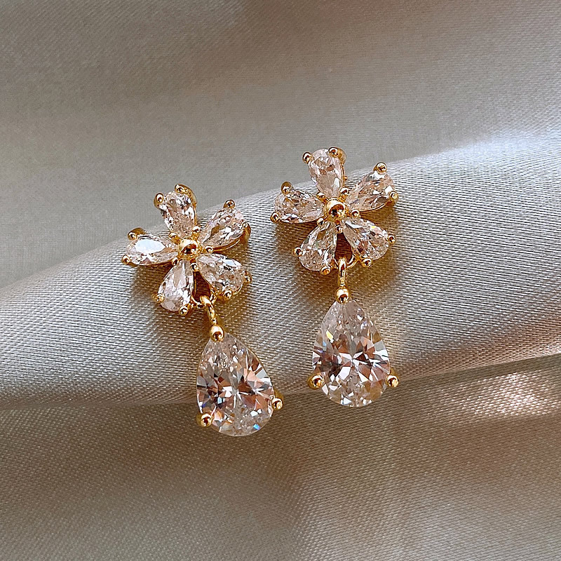 Wholesale Jewelry Elegant Sweet Flower Alloy Zircon Inlay Drop Earrings display picture 9