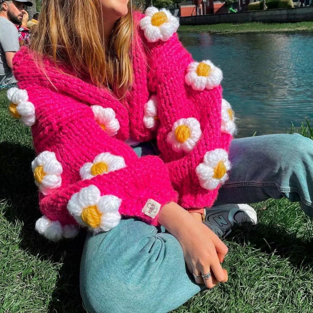 Abrigo de suéter para mujer 2021 Otoño e Invierno Nuevo estilo perezoso europeo y americano patrón tridimensional hilo grueso ganchillo abrigo hecho a mano de cintura alta