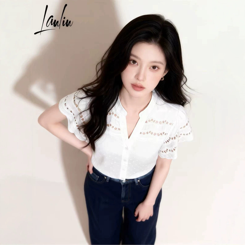 H26092 French-style navy blue and white hollow lace short-sleeve shirt for women, 2026 summer new model, elegant and suitable for commuting