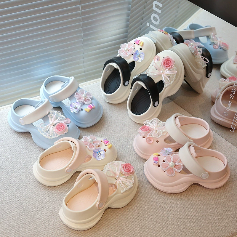 Кроковые туфли 2025 лето новый стиль с имитацией цветов семейные сандалии на толстой подошве с платформой для увеличения роста и закрытым носком