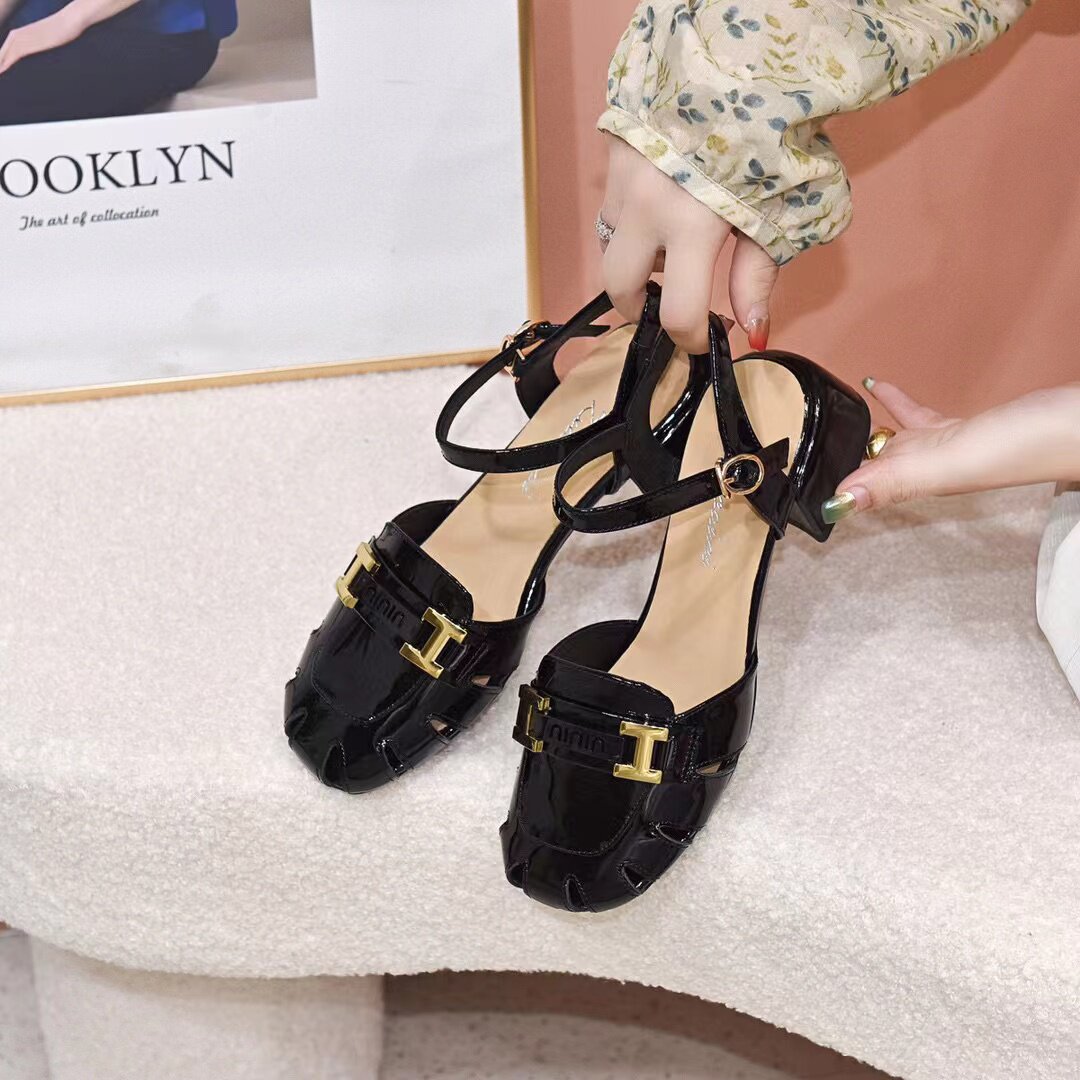Sandal nữ da thật mũi tròn gót thấp quai ngang đế bệt — màu đen