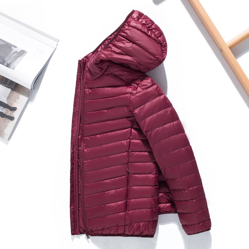 Liquidación anti-temporada 2024 nueva chaqueta de plumón ligera y delgada para hombre con capucha cuello alto chaqueta corta de gran tamaño estilo ligero y delgado de moda