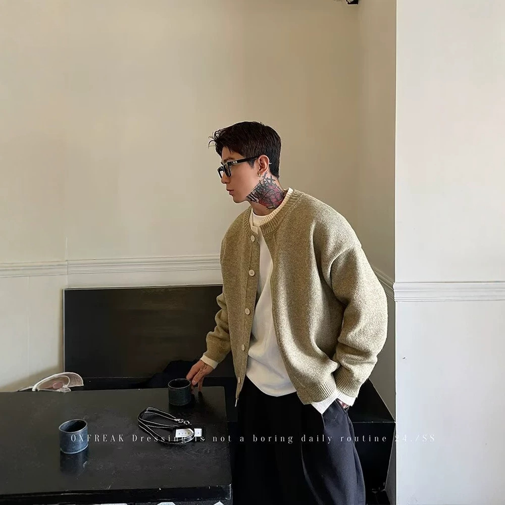 Wholesale autumn and winter new style cardigan sweaters, American retro casual lazy style round neck knitwear for men, solid color coats for men.