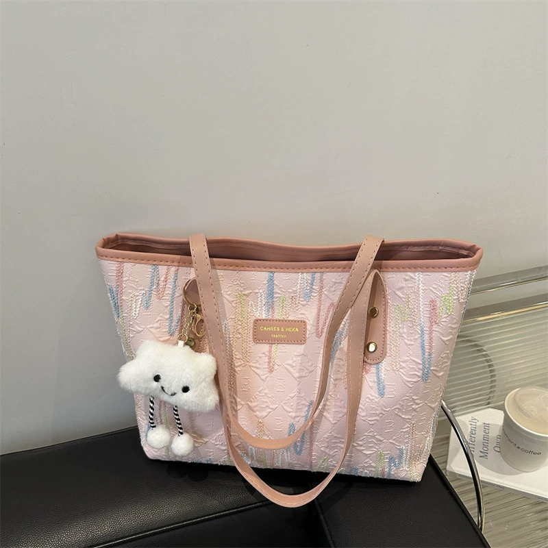 Одно-плечая Tote сумка, вместительная сумка через плечо с молнией, тиснёный узор с вариантами подвесного шарма