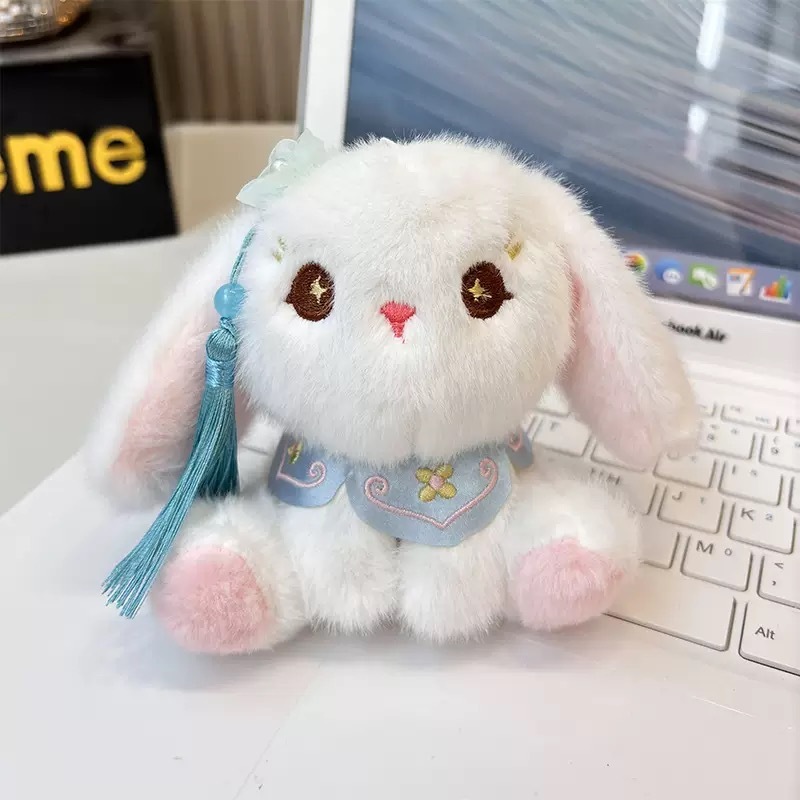 ネットの赤いかわいい国風のウサギのぬいぐるみの小さいウサギは箱の鍵を包んで国の潮のウサギの小さいぬいぐるみを掛けます。|undefined
