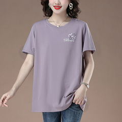 純綿の半袖tシャツの女性はゆったりとしています。