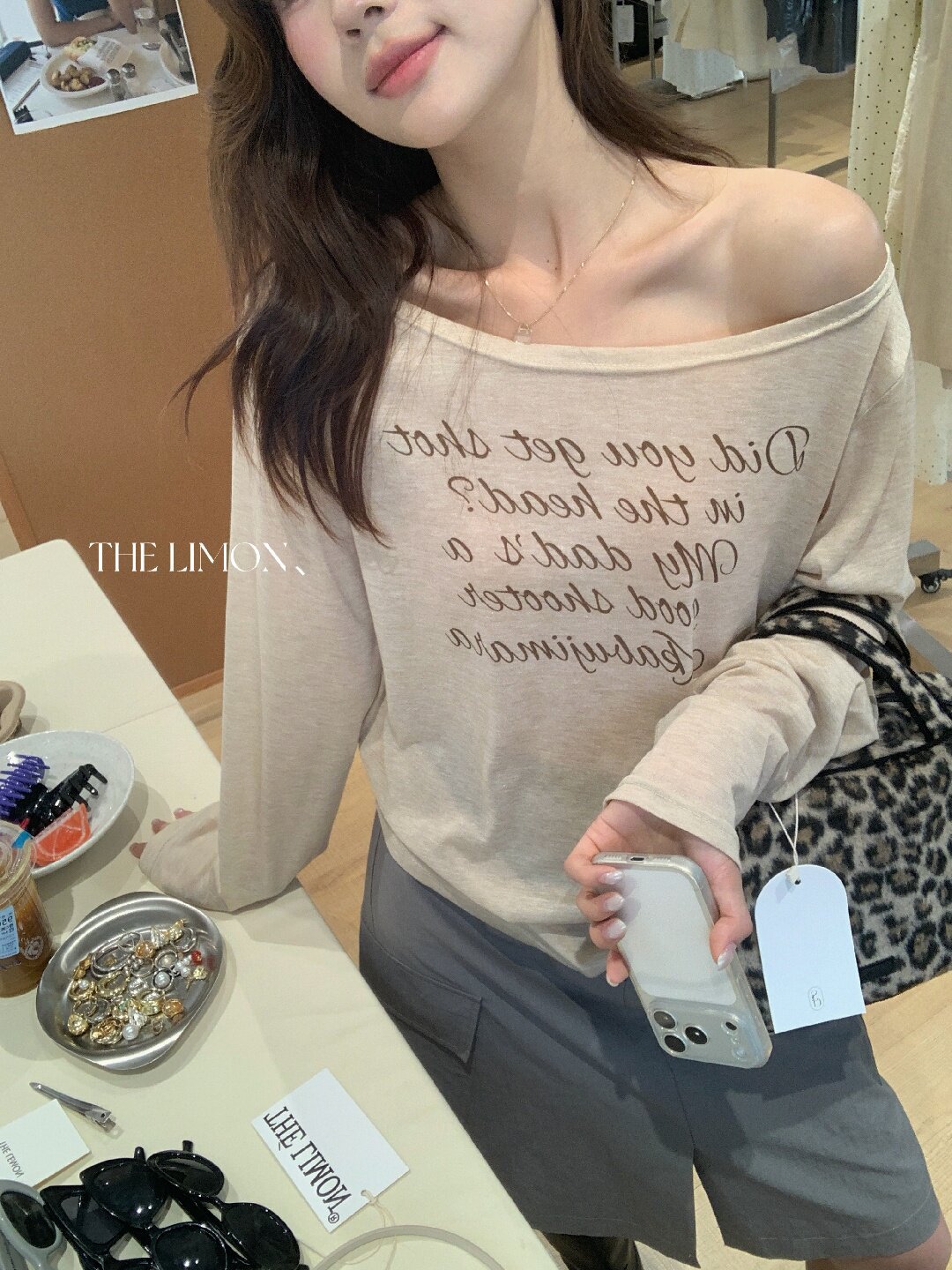 Áo thun nữ tay dài cổ tròn in chữ, phong cách Hàn Quốc, chất liệu cotton thoáng mát — màu đen, màu trắng, màu xám, màu vàng chi tiết 23