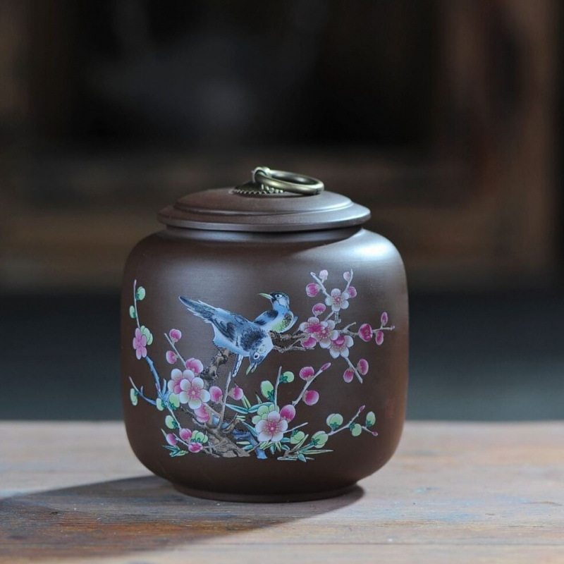 상서로운 보라색 진흙이 눈썹을 기쁘게 합니다