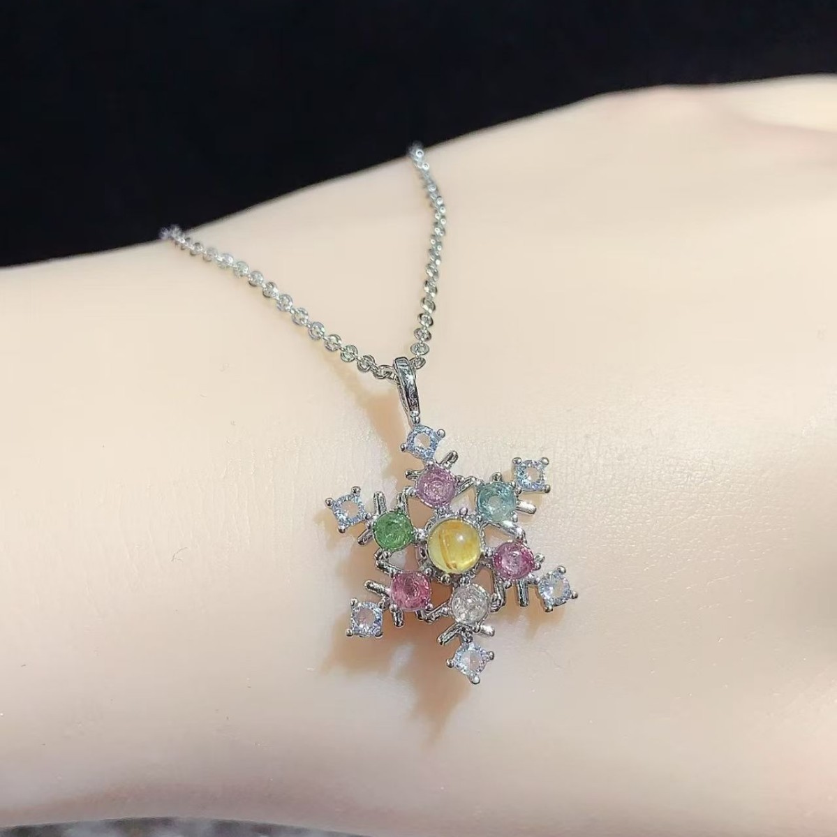 圣诞节礼物旋转雪花碧玺吊坠 中间金发晶碧玺闪闪发光晶体通透