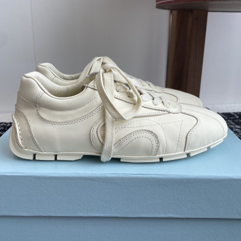 女性用第一層牛革フラットトレーニングシューズ 2025 春の新作レトロオールド多用途メイラードスポーツシューズ|undefined