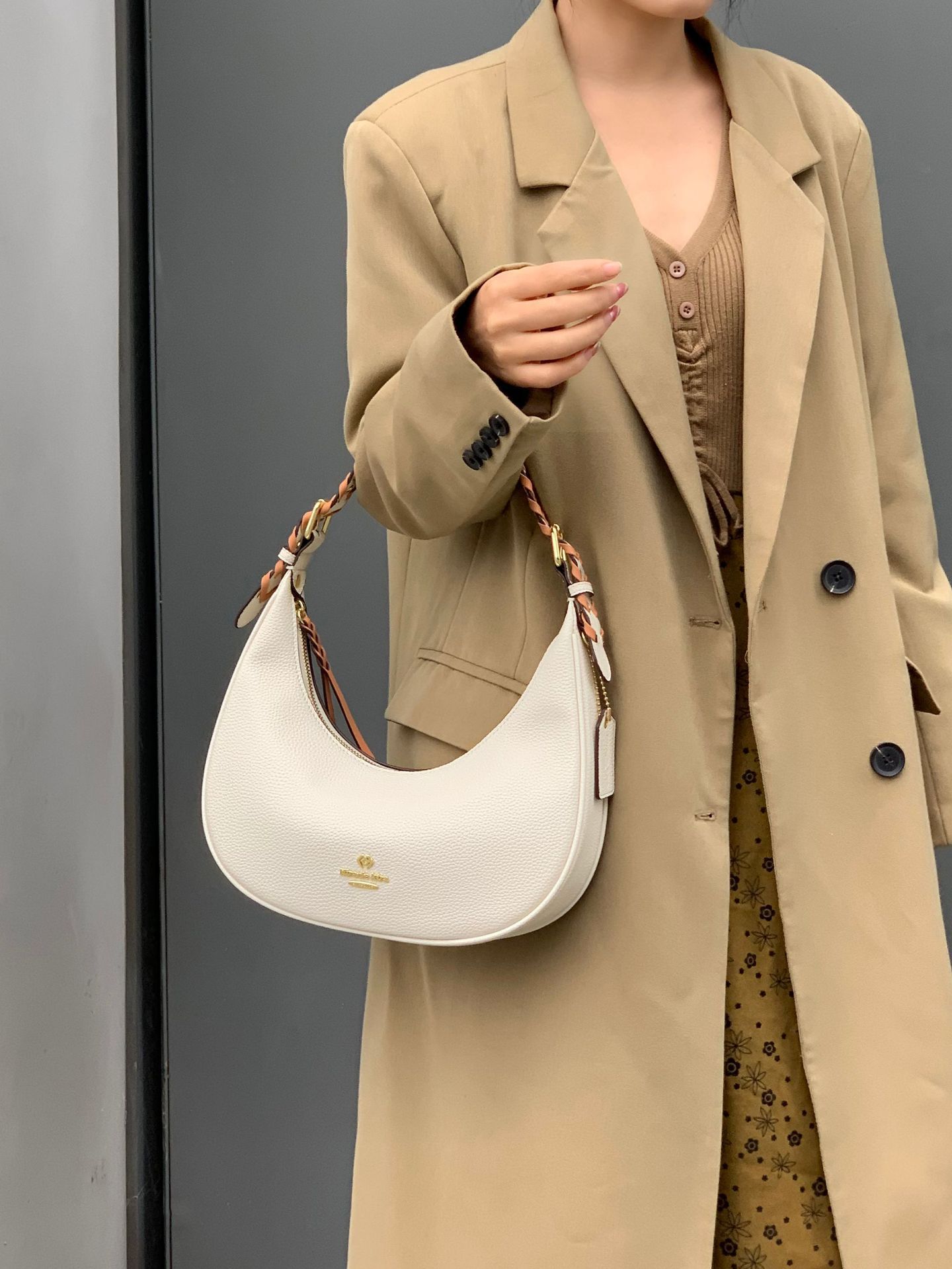 New niche design, fashionable trendy French crescent single shoulder underarm bag, high-end and versatile portable_voghion.com