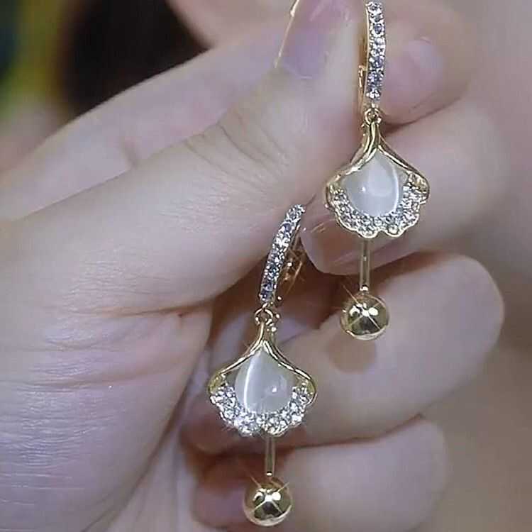 Cat's Eye Stone Ginkgo Leaf Earrings Fashionable Versatile Earrings 2024 New Popular Earrings Niche Design Earrings