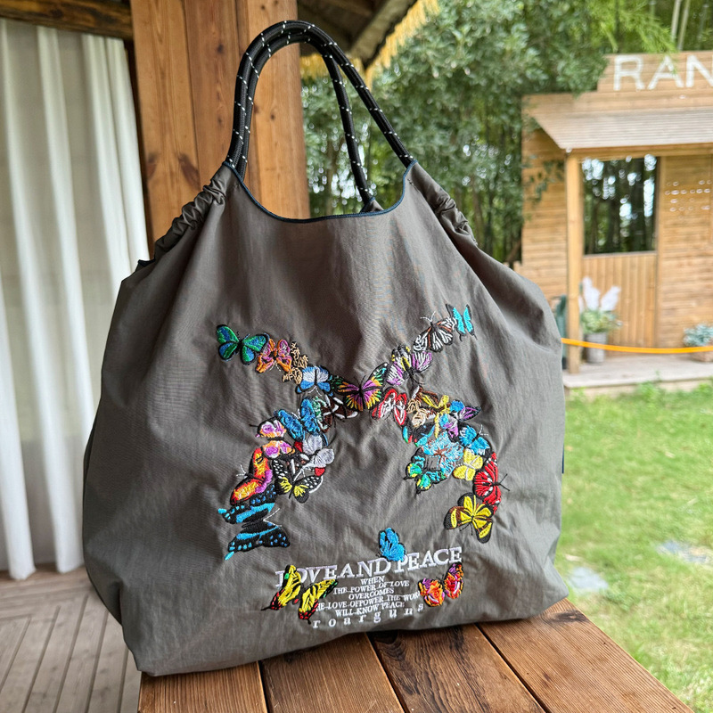 新しい日系ボールチェーン刺繍百合レジ袋小衆万針刺繍ナイロンハンドバッグ環境保護袋|undefined