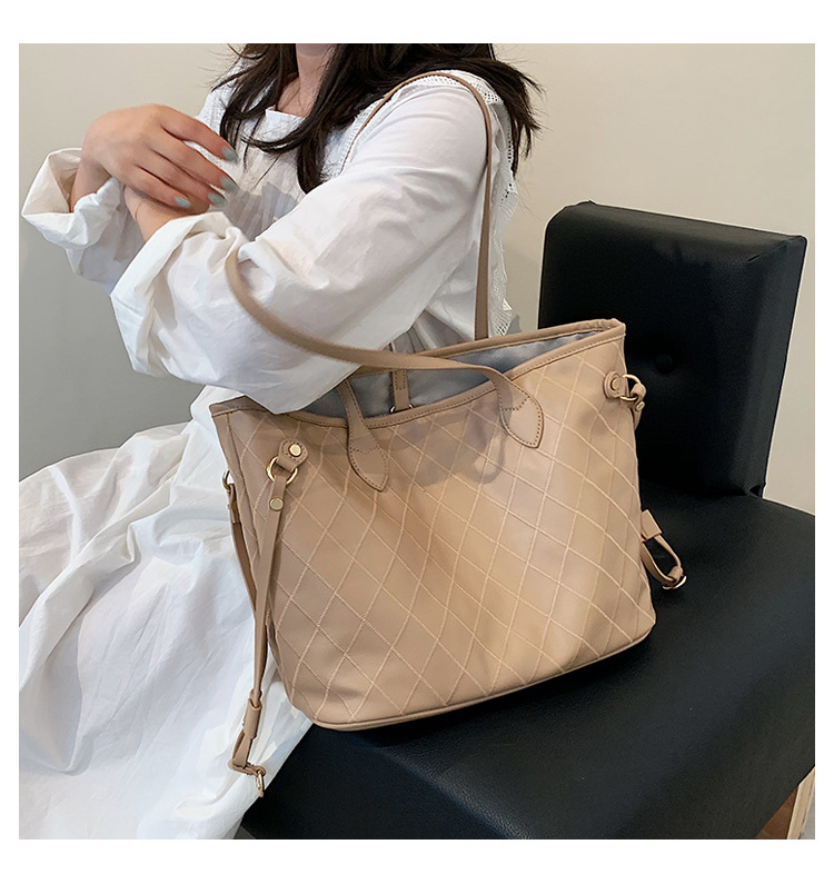 Wholesale Fashion Rhombus Embossed Soft Surface Portable Tote Bag Nihaojewelry display picture 6