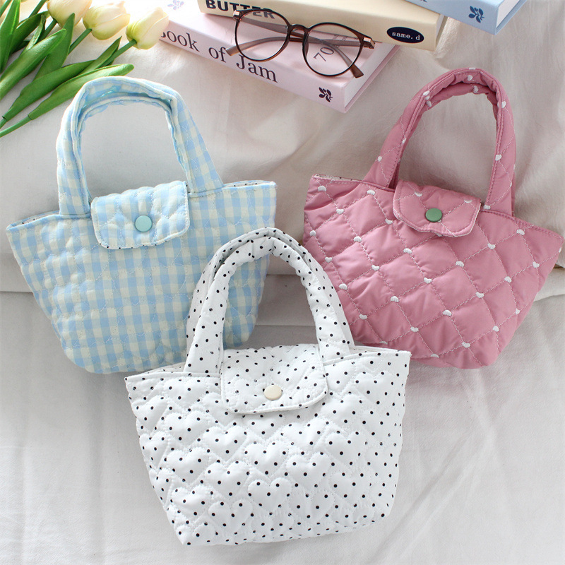 Korean-Style Quilted Polka Dot Handbag, New Trendy Small Handbag, Sweet and Cute Lunch Bag, Portable Commuter Bag Korean-Style Quilted Polka Dot Handbag, New Trendy Small Handbag, Sweet and Cute Lunch Bag, Portable Commuter Bag