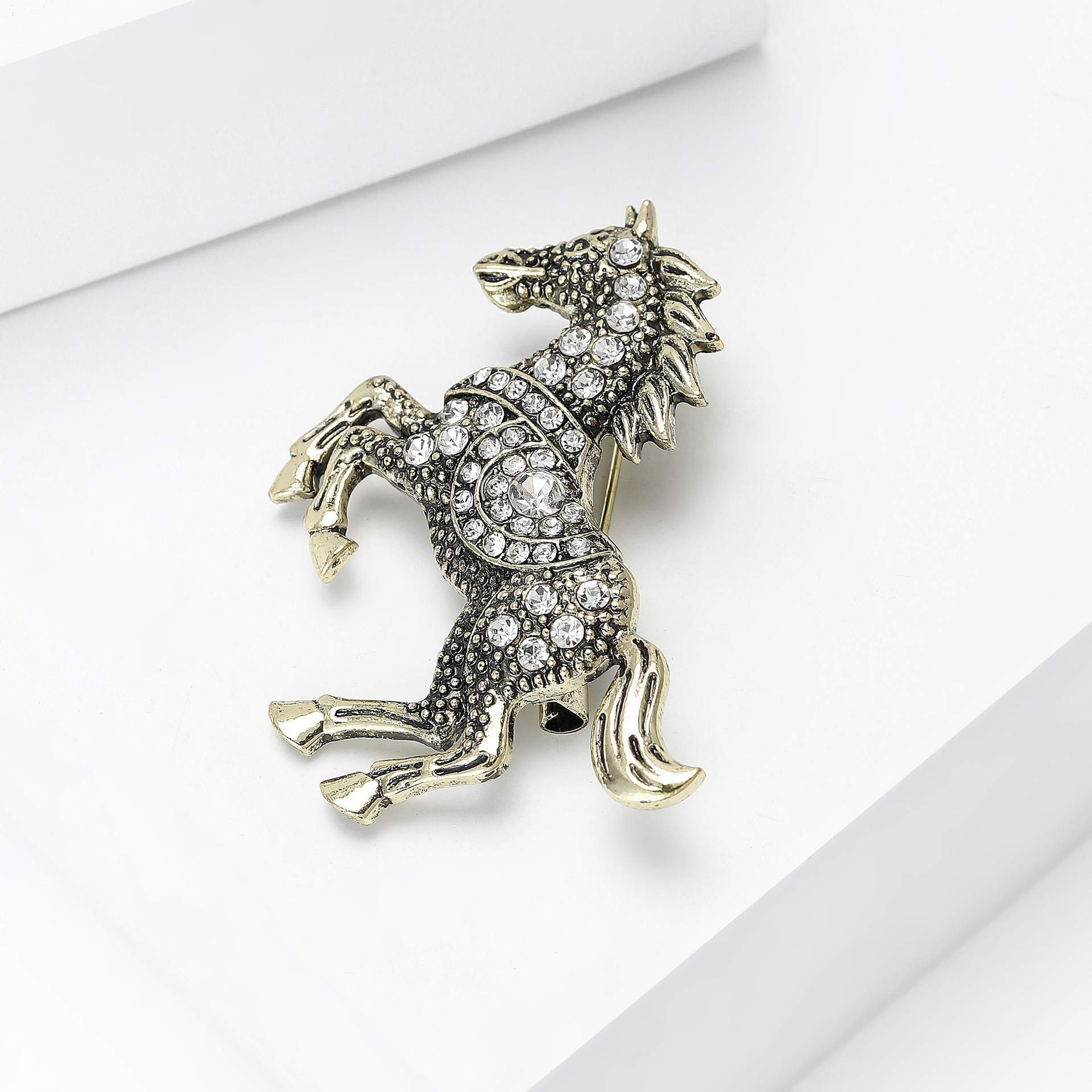 Hot-Selling Fashionable Light Luxury Retro Enamel Horse Rhinestone Brooch Versatile Anti-Exposure Clothing Accessory Pin