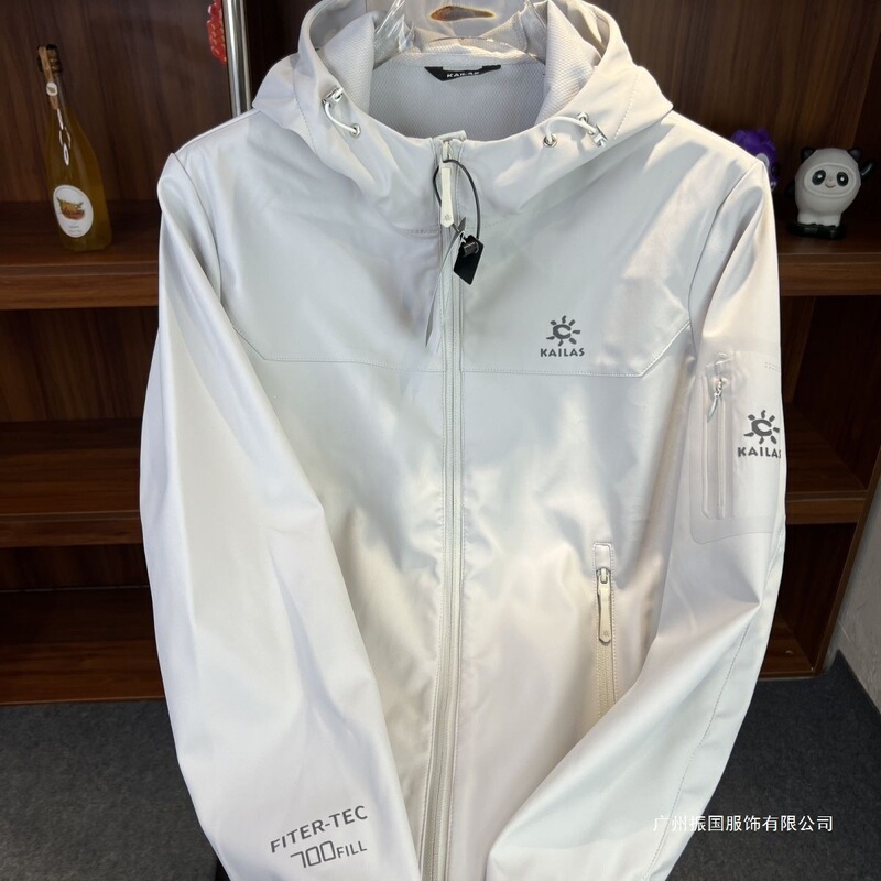 High-End Stone Brand Spring Season Unisex Versatile Light Luxury Waterproof Outdoor Hooded Couple's Softshell Jacket New Model