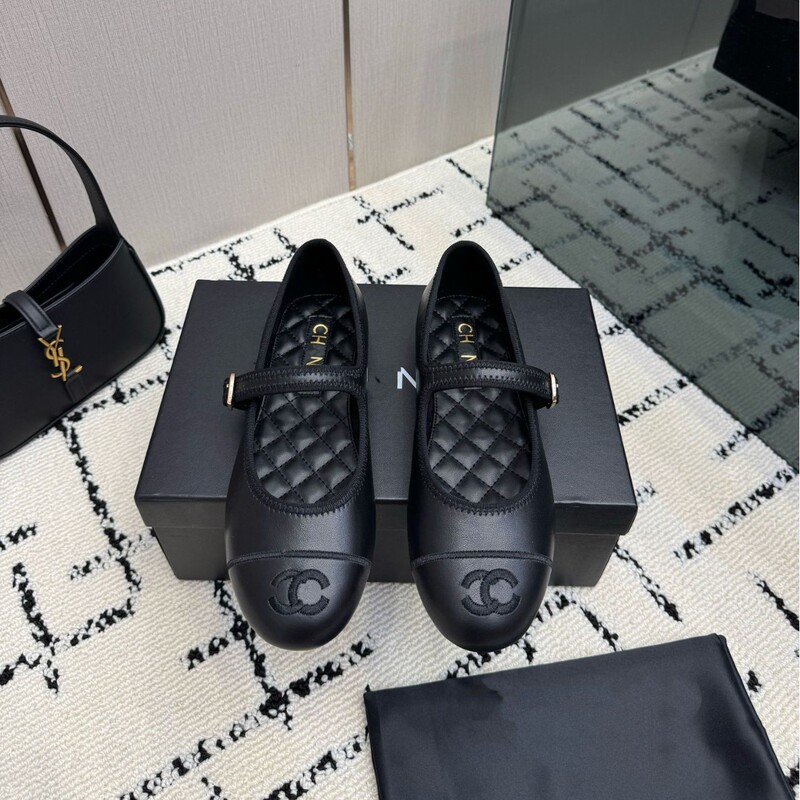 Guangzhou high-end new model full leather ballet shoes, Chanel-style shallow ballet shoes, French-style single-strap shoes Guangzhou high-end new model full leather ballet shoes, Chanel-style shallow ballet shoes, French-style single-strap shoes