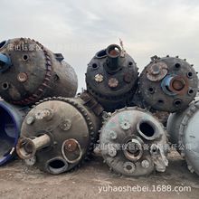 多台二手搪瓷反应釜 外表均包覆保温材料 机械密封