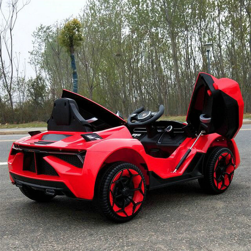 Nuevo coche eléctrico para niños de cuatro ruedas de doble accionamiento coche de control remoto puede sentarse al por mayor columpio cochecito de juguete de la batería