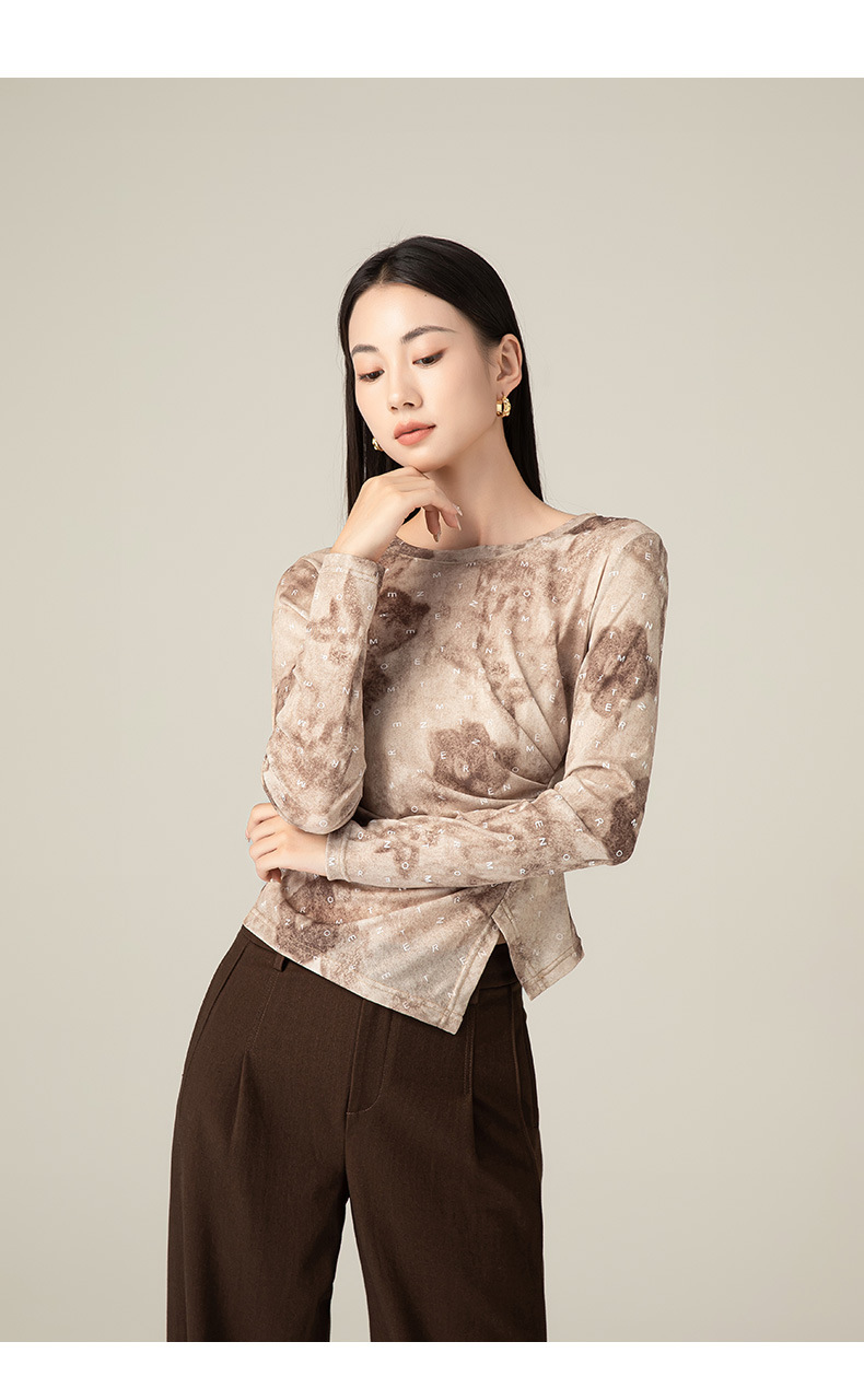 Áo thun dài tay nữ in họa tiết kỹ thuật số không đều, thiết kế xẻ tà ôm sát — Vỏ Trái Cây Nâu chi tiết 23