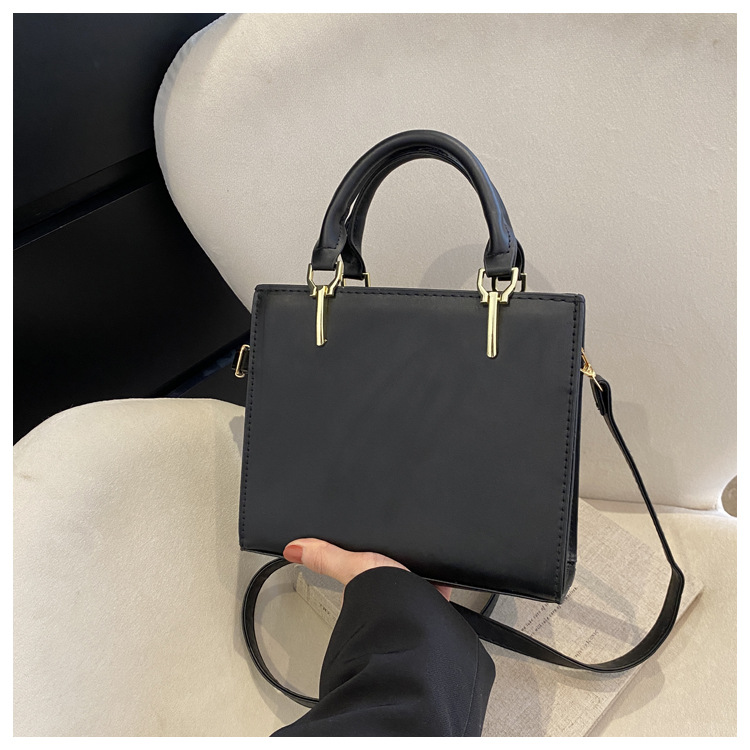 Alta textura moda simple hilo de coser bolsa personalizada bolso de las mujeres 2023 invierno nuevo todo-fósforo crossbody bolso de hombro