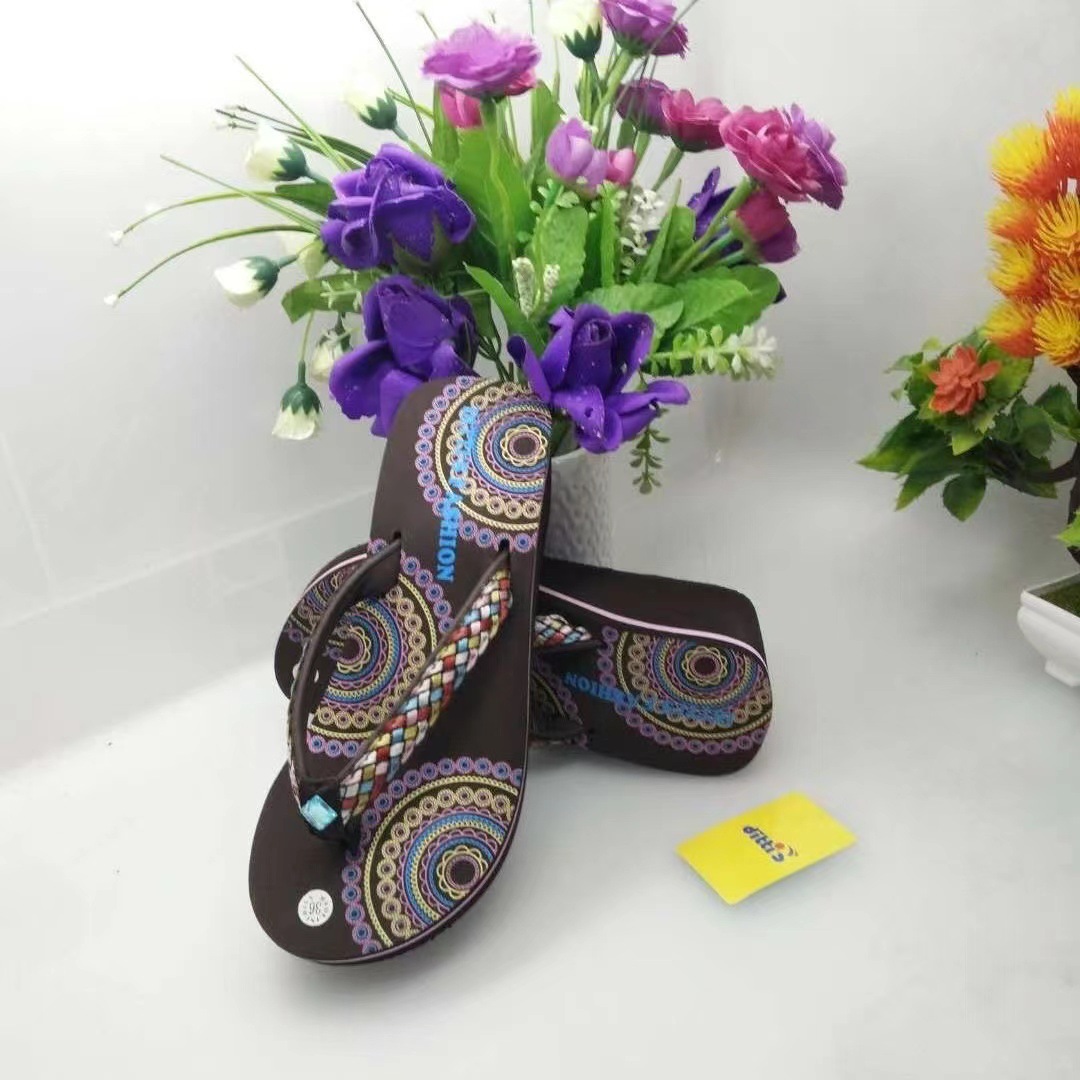 Zapatillas de flip flop para mujeres de verano nueva moda vietnamita antideslizante aumentó suela gruesa resistente al desgaste zapatillas de playa para mujeres zapatillas frías