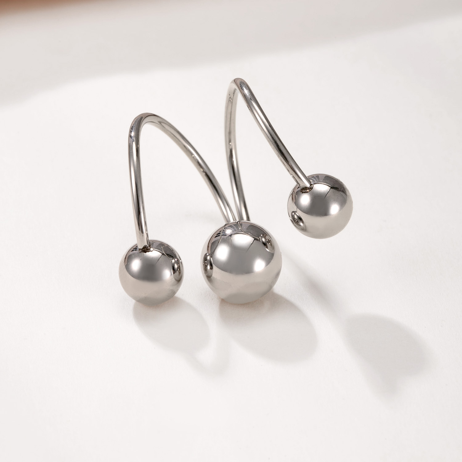 Amazon nuevo producto anillo de acero inoxidable tres bolas de acero irregulares anillo abierto personalidad de moda joyería de acero de titanio al por mayor