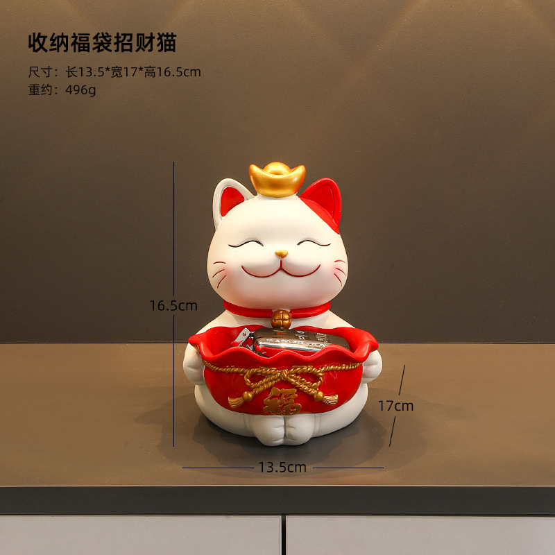 玄関のプレゼント柿の家の猫は家に入ることを手配します。|undefined