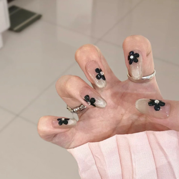 Summer New Style Simple Daily Wear Korean-Style Ins Black Floral Cat-Eye Design High-End Detachable Wearable Nail Products Wholesale Summer New Style Simple Daily Wear Korean-Style Ins Black Floral Cat-Eye Design High-End Detachable Wearable Nail Products Wholesale