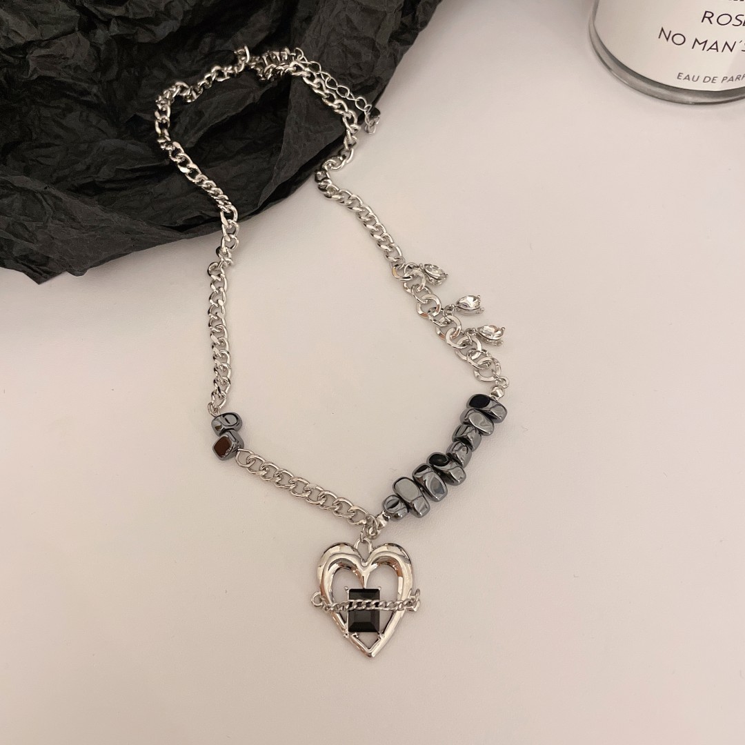 Retro Heart Shape Titanium Steel Plating Pendant Necklace 1 Piece