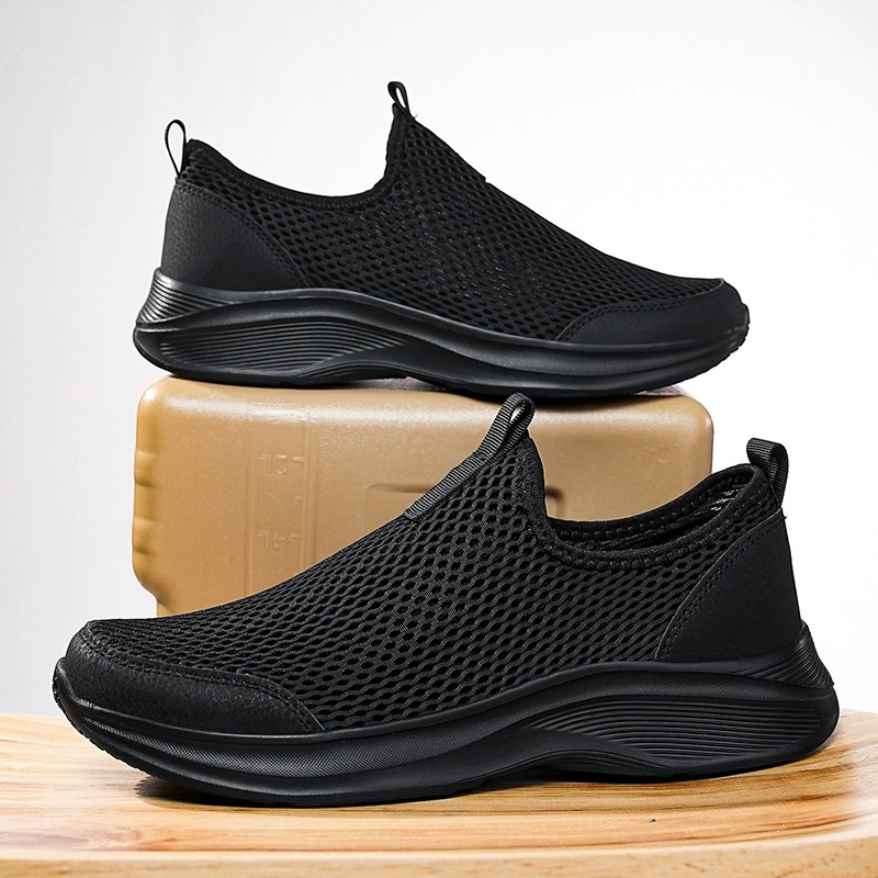 Летняя обувь большого размера мужская обувь новая сетчатая дышащая спортивная обувь на открытом воздухе мягкая подошва легкая повседневная обувь ленивая обувь беговая обувь мужская