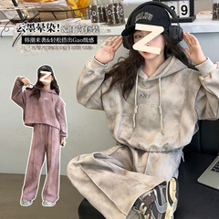女の子の春の服のグラデーションはガードルの広脚のズボンの2つのセットの2025新型の中で大きい子供の韓国版の洋気のスーツの潮を染めます。