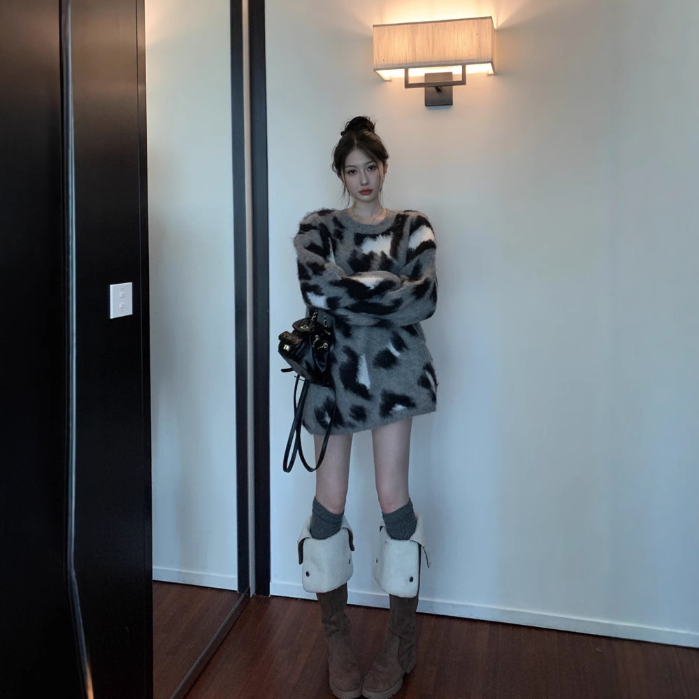 레트로 게으른 레오파드 무늬 풀오버 스웨터 여성용 느슨한 하복이 누락 된 중장 가을과 겨울 새 두꺼운 스웨터