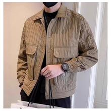 男装秋冬新款夹克浅咖色翻领条纹百搭休闲肌理感褶皱设计短款外套