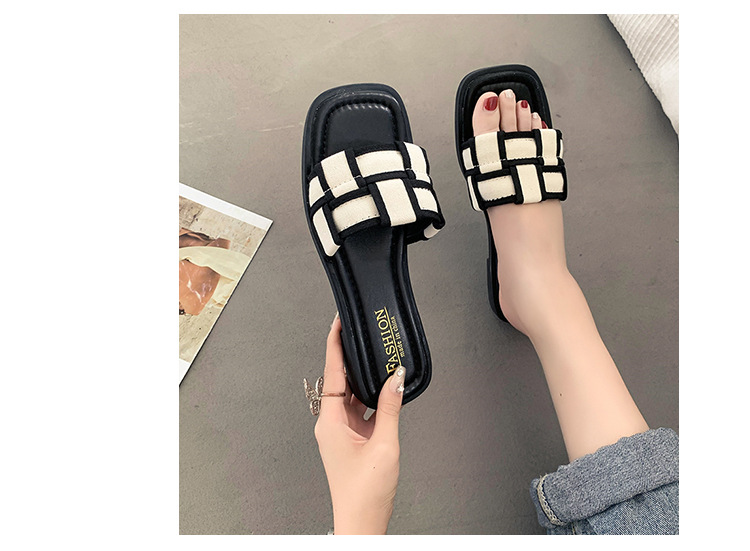 French luxury flat sandals for women to wear in summer, Xiaoxiang Feng 2023, new influencer going out to the beach, flip flops_voghion.com