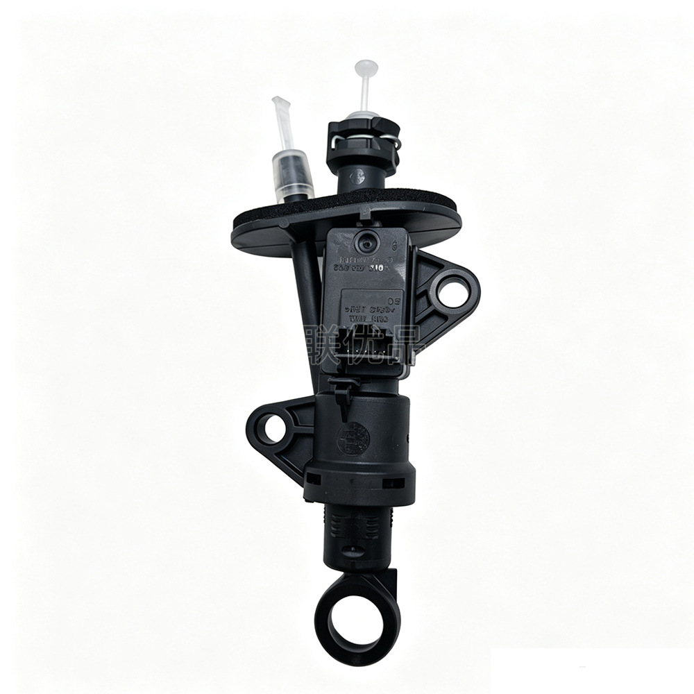5Q0721388G 5Q0721388J Clutch Master Cylinder/Five-Pin Connector Suitable for Volkswagen Sagitar, Magotan, Golf