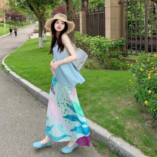 Супермодный набор 2025 года: красивые и стильные маленькие костюмы для женщин, летний стиль для отпуска, топы-жилеты без рукавов и юбки с цветочным принтом